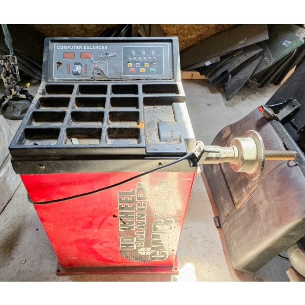 CWB 2410 HEAVY DUTY WHEEL BALANCER