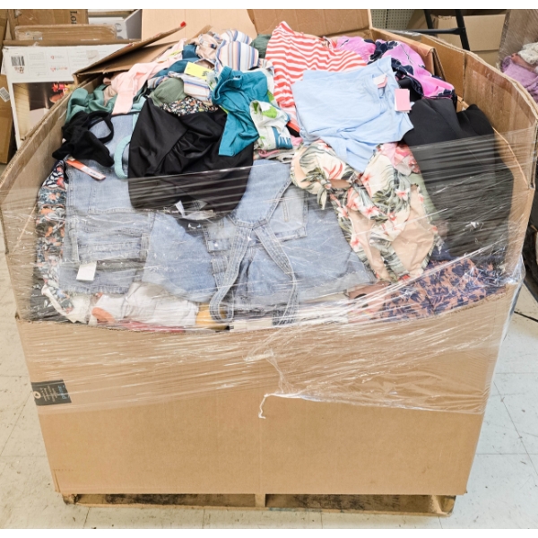 TARGET & DICK'S SPORTING GOODS CLOTHING PALLET - 800PC