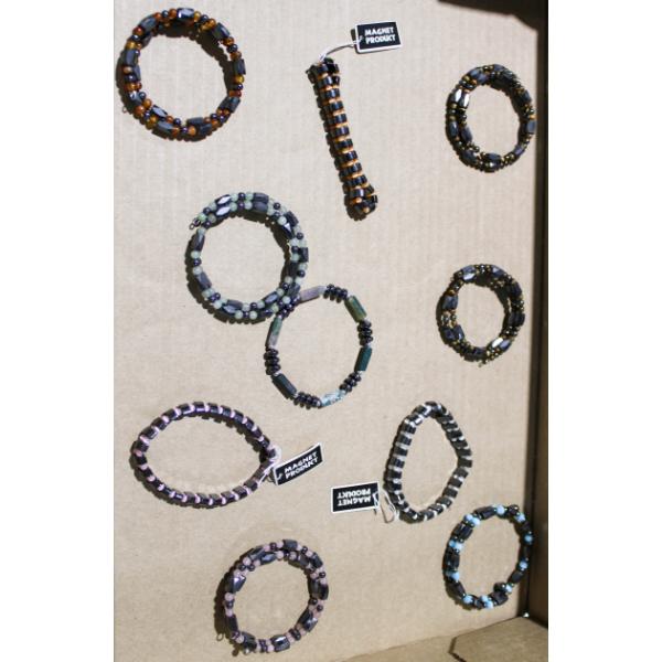 10 MAGNETIC BRACELETS ASST. COLORS - GREEN / BLK