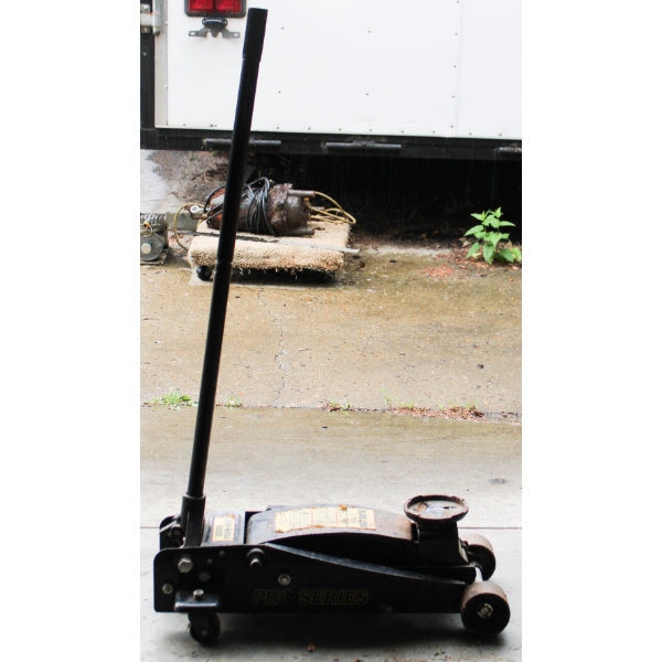 BLACKJACK 3 TON HEAVY DUTY FLOOR JACK