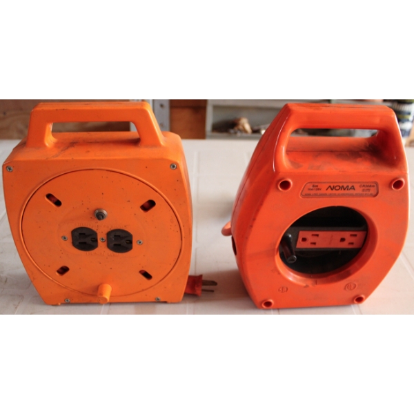 2 RETRACTABLE POWER CORDS