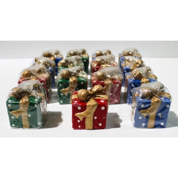 15 HOLIDAY CHRISTMAS PRESENT CANDLES