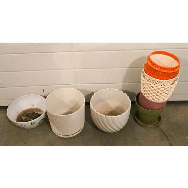 ASSORT. PLANTER POTS
