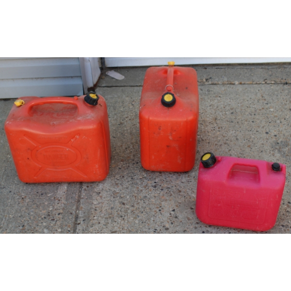 3 JERRY CANS - INCL. 2 X 5 GALLONS & 1 X 2.5 GALLON
