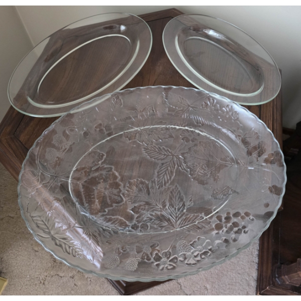 3 ASSORT. GLASS SERVING TRAYS