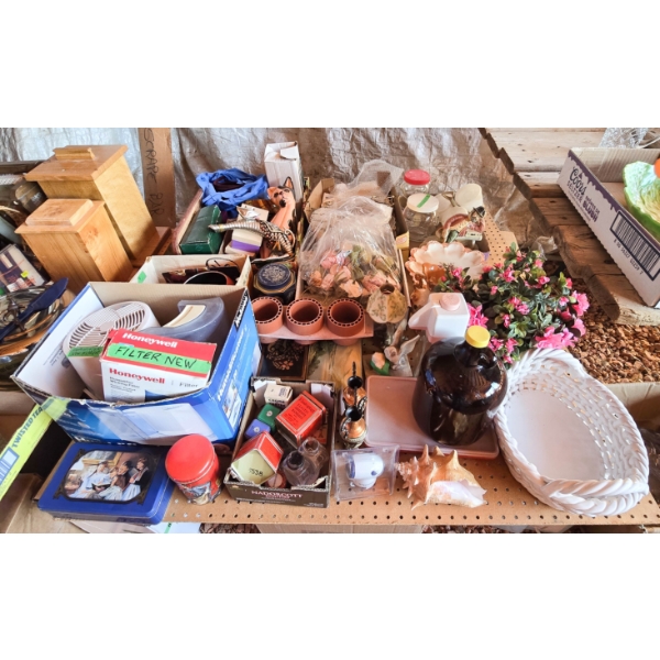 COLLECT. TINS, VINT. HONEY JARS, HONEYWELL, CAT DECO & MORE