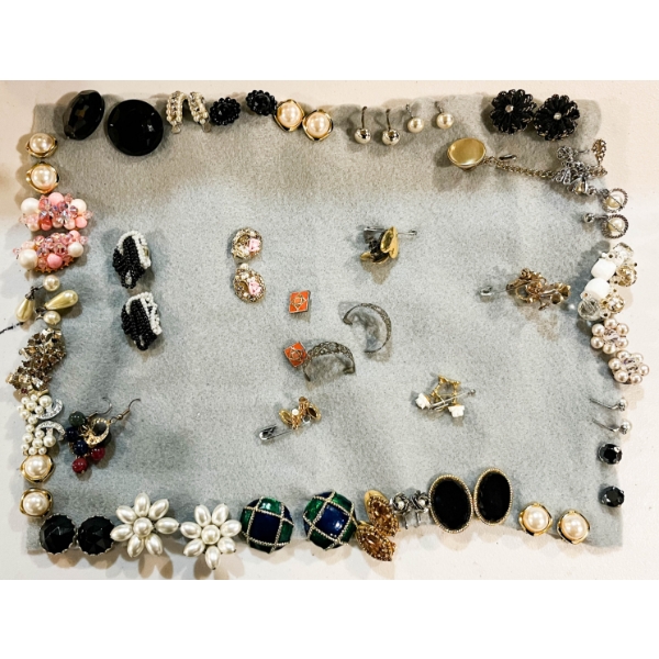 VINTAGE COSTUME JEWELRY EARRINGS