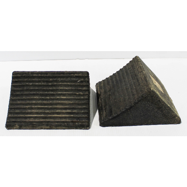 2 RV WHEEL CHOCKS