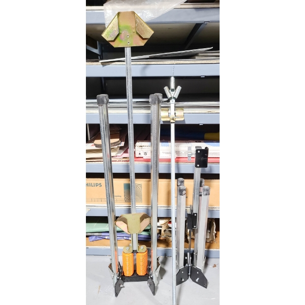 METAL ROAD CONSTRUCTION SIGN STANDS