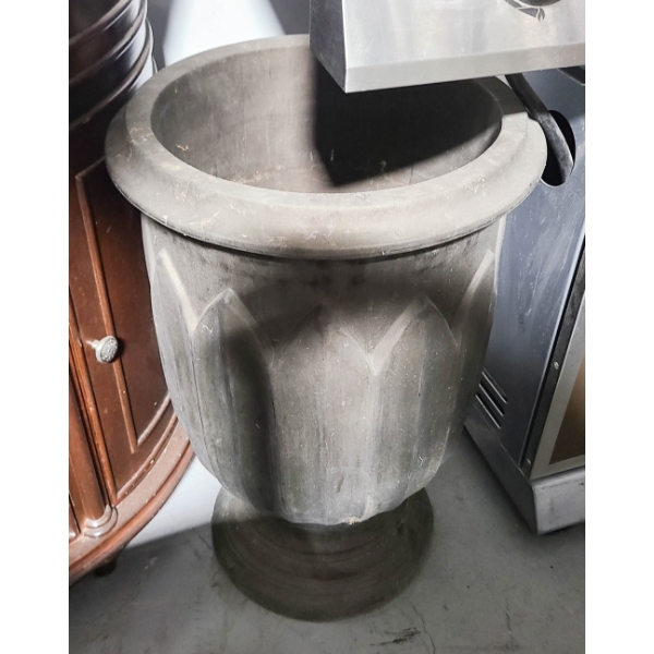 DECORATIVE ENTRYWAY FLOWER POT