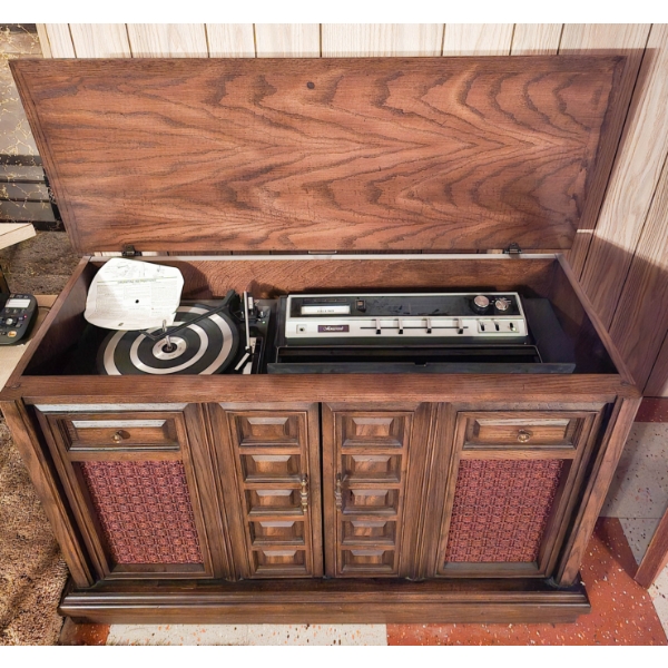 MONTEVERDI RECORD PLAYER / RADIO / 8 TRACK PLAYER
