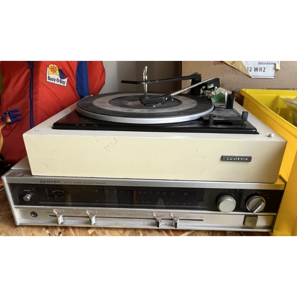 LLOYD’S RECORD PLAYER & AM FM STEREO RECEIVER