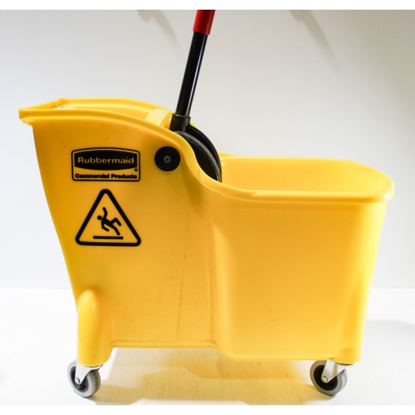 NEW RUBBERMAID MOP BUCKET / WRINGER