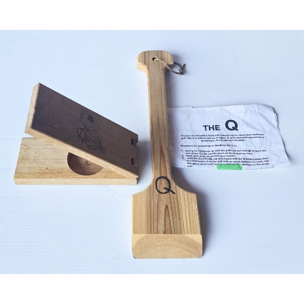 WOODEN " THE Q" BBQ CLEANER AND GARLIC PRESS