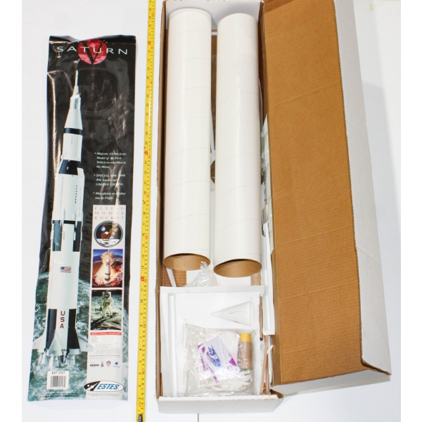 APOLLO 2 SATURN V VINTAGE MODEL ROCKET - OPEN BOX