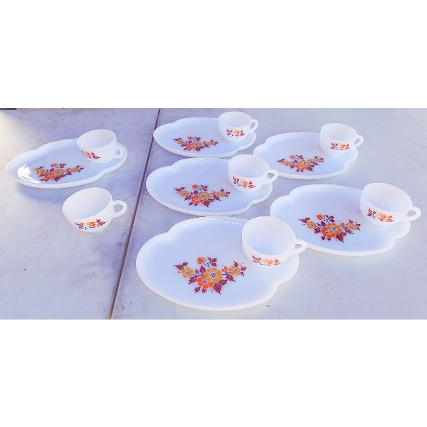 13PC VINTAGE FEDERAL MILK GLASS PLATE / CUP SET