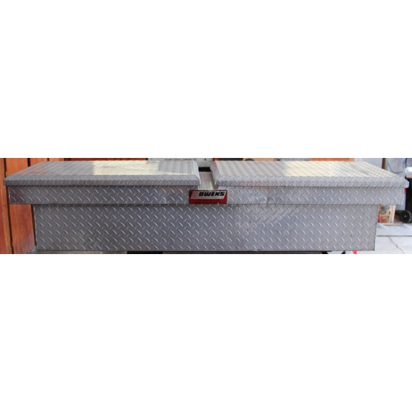 DUAL LID HEX PLATE TRUCK TOOL BOX W/ TOOLS / CONTENTS