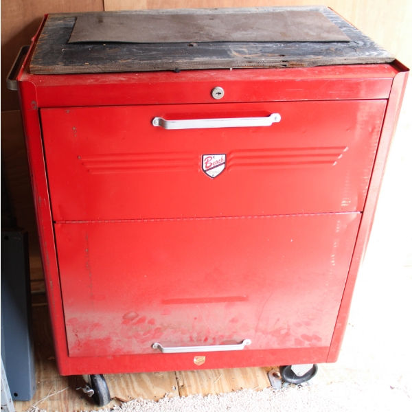 BEACH BOTTOM BOX TOOL CABINET W/ CONTENTS
