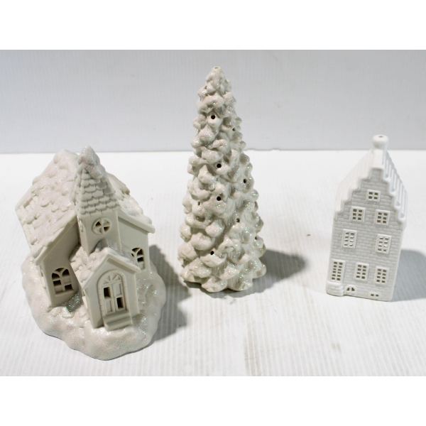CHRISTMAS VILLAGE CHURCH & TREE LIGHT READY