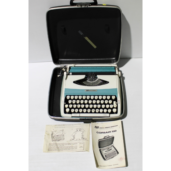 VINTAGE CORSAIR 700 SMITH-CORONA TYPEWRITER W/ CASE