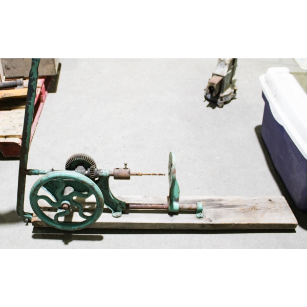 ESTATE ANTIQUE MANUAL DRILL PRESS