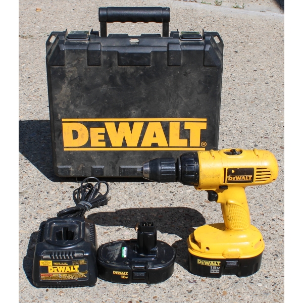 DEWALT CORDLESS DW959 DRILL DRIVER W/BAT & CHARGERS