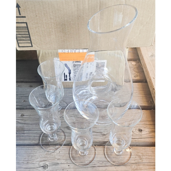 WINE DECANTER WITH 4 GLASSES