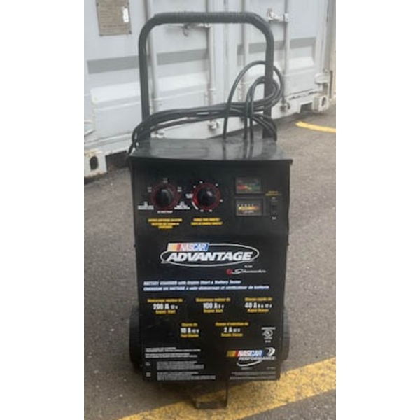 NASCAR ADVANTAGE BATTERY CHARGER W/ ENGINE START & BATTERY TESTER