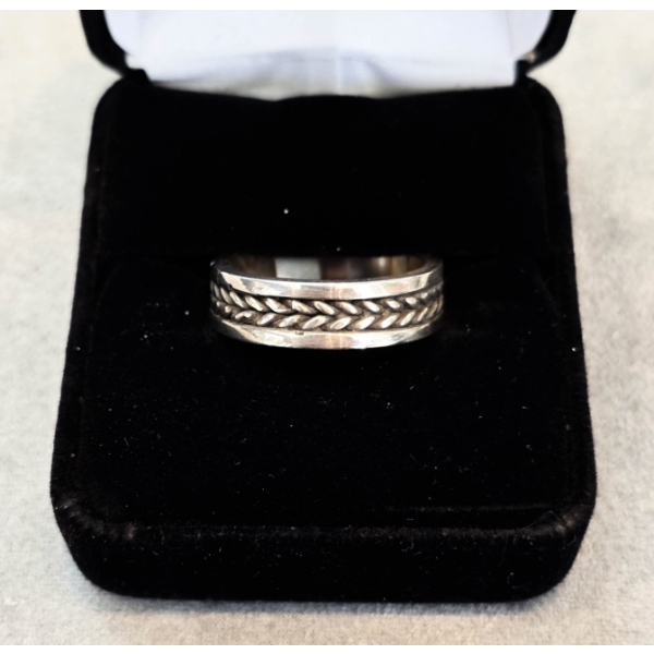NEW .925 SILVER MEN'S RING - SIZE 8.5
