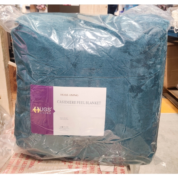 NEW HUGS LIVING CASHMERE FEEL BLANKET