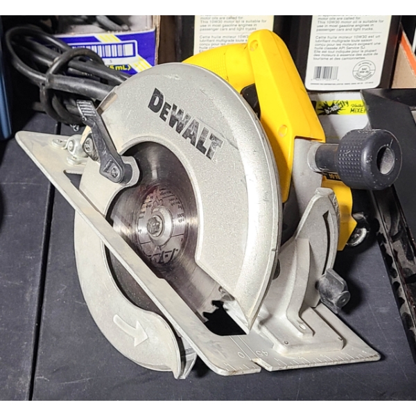 DEWALT 8 1/4" CIRCULAR SAW