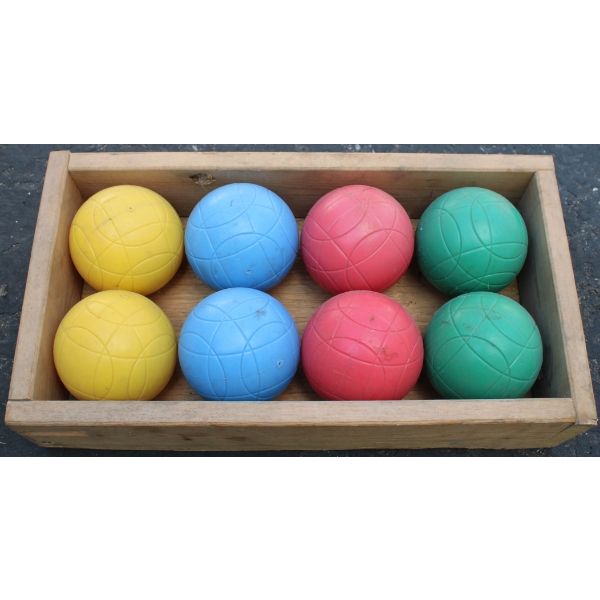 8 BOCCE BALLS W/ WOODEN BOX