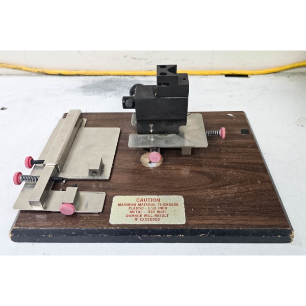 METAL PLATE / PLASTIC CORNER NOTCHER
