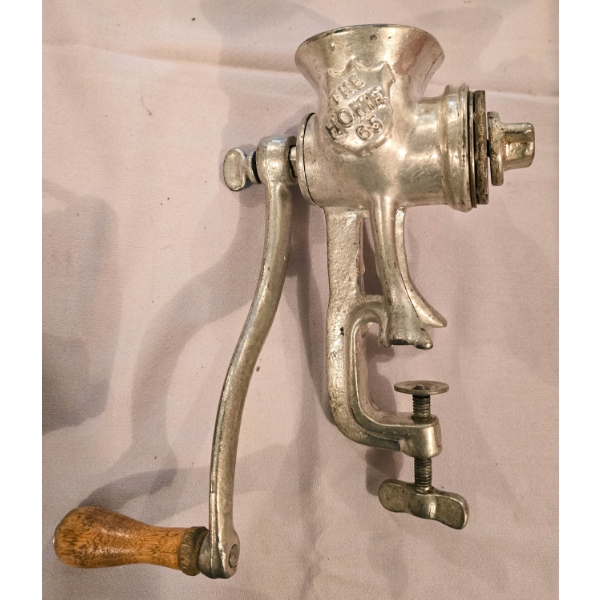 VINT. TABLE FOOD CHOPPER / MEAT GRINDER