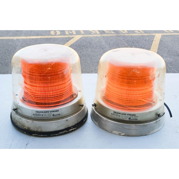 2 TRUCK-LITE 92506Y4 & 92513Y4 EMERGENCY STROBE LIGHTS