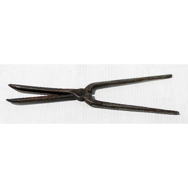 ANTIQUE CURLING IRON