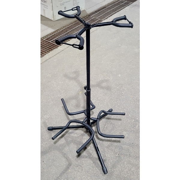 NEW UNIVERSAL TRIPLE GUITAR STAND - BLK - ASSEMBLED
