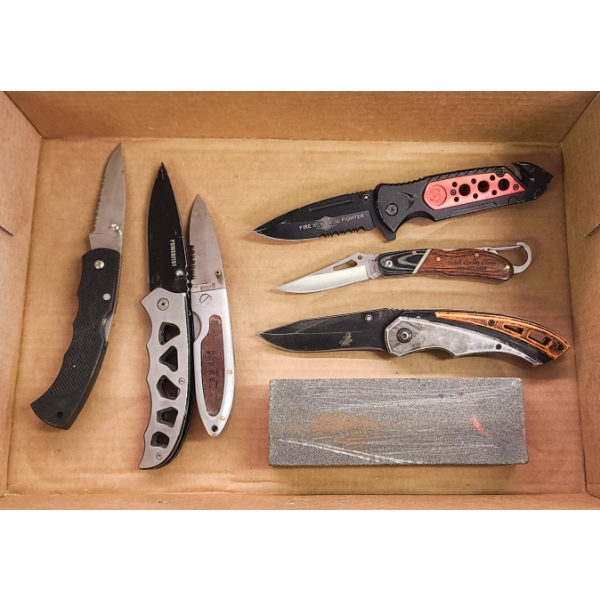 6 FOLDING KNIVES W/ SHARPENER