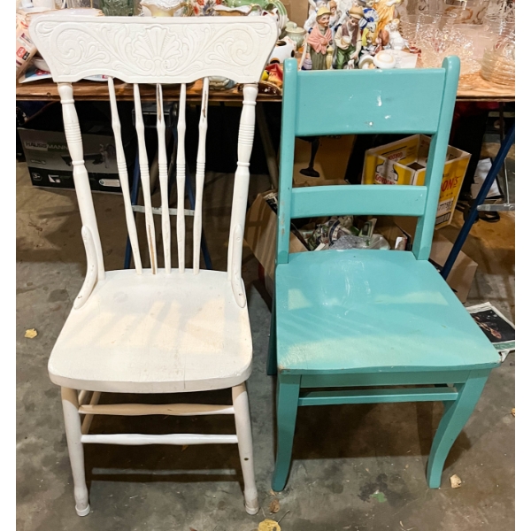 2 VINTAGE WOODEN CHAIRS
