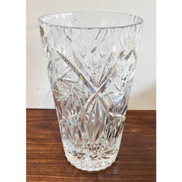 LRG PINWHEEL CRYSTAL VASE W/ SCALLOPED TOP