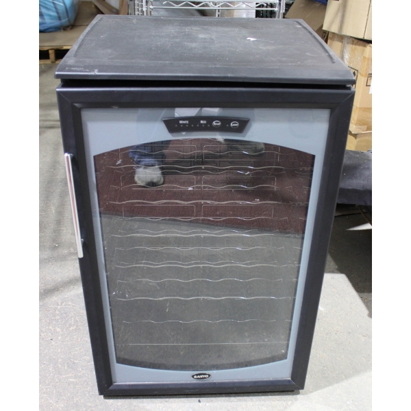 FREE STANDING 28 BOTTLE WINE COOLER FRIDGE