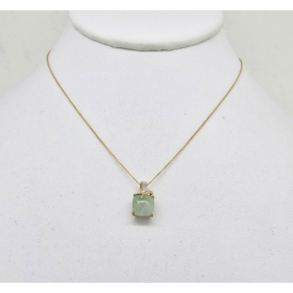 10K GOLD 18" NECKLACE W/ JADEITE & DIAMOND PENDANT
