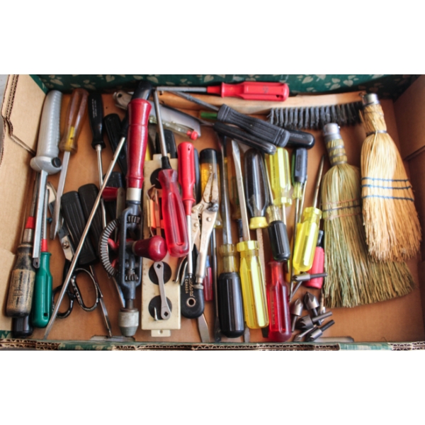 ASST. ESTATE TOOLS - SCREWDRIVERS - VINT. HAND DRILL ETC.