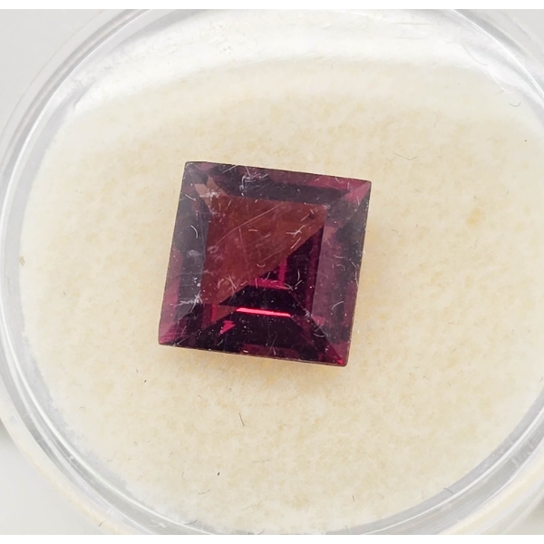 RHODOLITE 4.2CT GEMSTONE