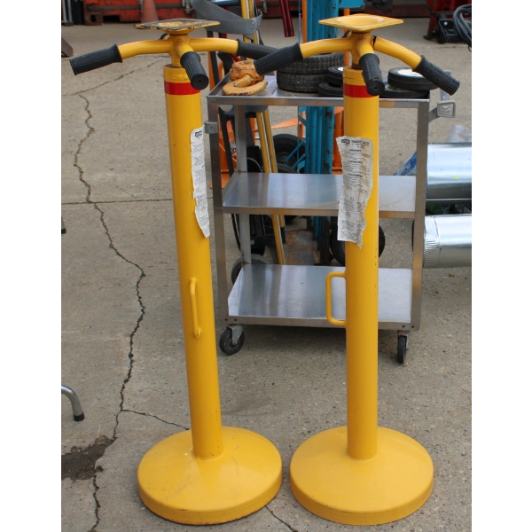 2 ULINE TRAILER JACKS H1544