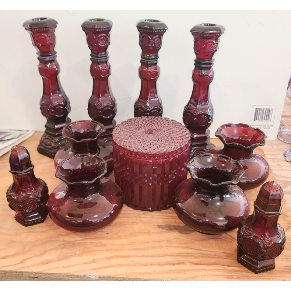 CRANBERRY GLASS TRINKET BOX 