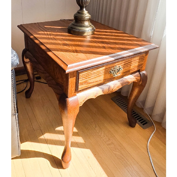 PAIR OF MATCHING END TABLES W/ DRAWERS