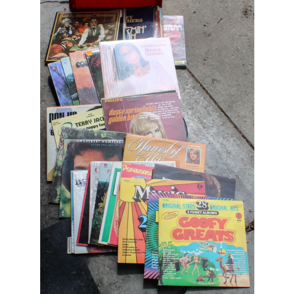 LOT OF VINTAGE RECORDS INCLUDES KENNY ROGERS, DUSTY SPRINGFIELD, COUNTRY & MORE