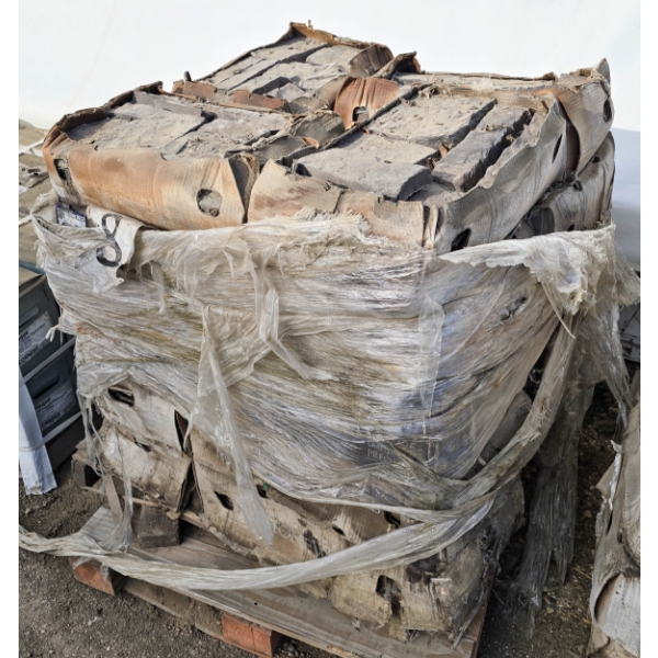 PALLET OF HIGH END DECORATIVE STONES