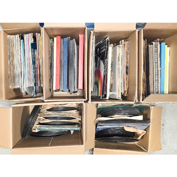 LARGE ASSORTMENT OF VINTAGE RECORDS